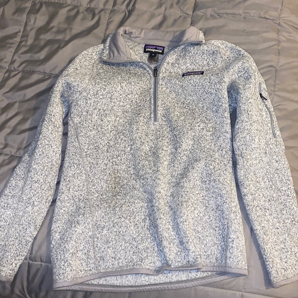 size XS patagonia half zip light grey